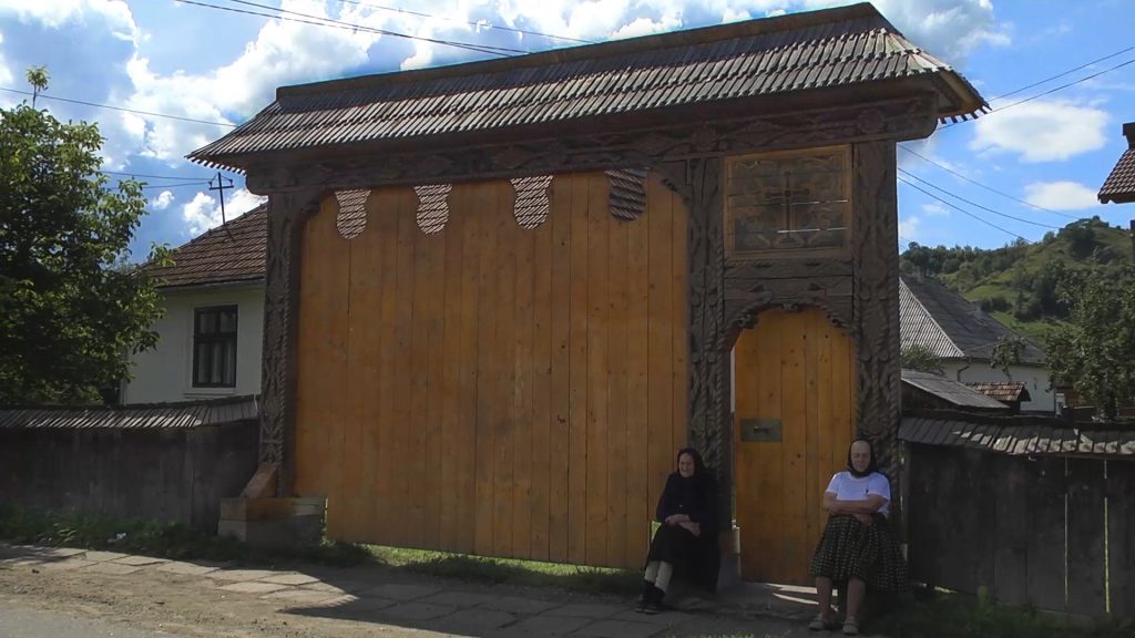 Wooden Gate Sapanta